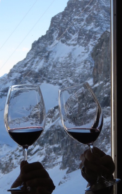 Skiers toast to a good day of skiing in the Monte Rosa.
