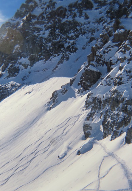 An off piste skier enjoys the famed Monte Rosa powder above 
the mountain village of Gressoney. 
