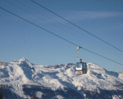 Scenic gondola ride from the 4-Valley resort of Veysonnaz, France Scenic gondola ride from the 4-Valley resort of Veysonnaz, France